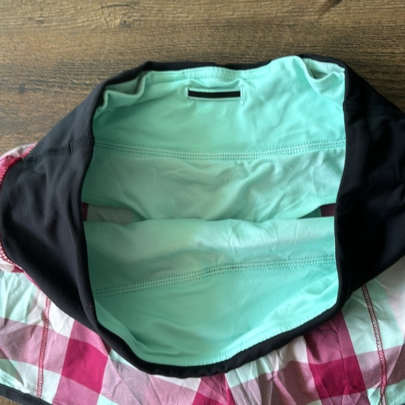 Lululemon plaid speed shorts 2 - Picture 4 of 4